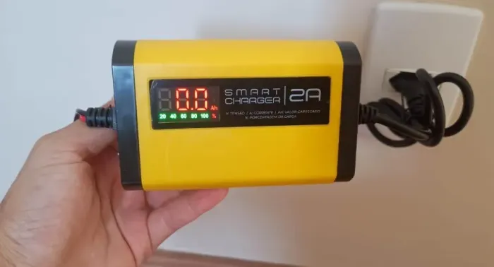 Carregador Bateria Inteligente Carro Moto 12V 2A Carga Lenta Flutuação Smart