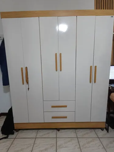 Guarda-roupa 6 portas