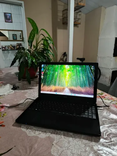 Notebook Acer i3 com 8gb memória, ssd240gb, tecado novo, carregador.