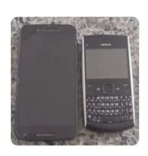 Combo - 2 celulares com defeito pra aproveitar as peças