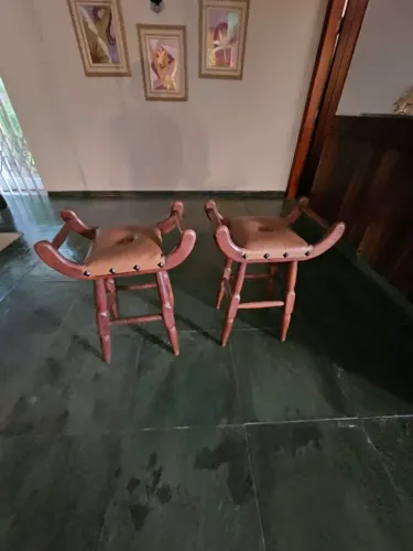 Banquetes de Madeira e Couro ( Raridade)
