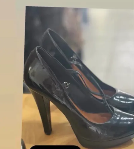 Scarpin preto número 37 Schütz
