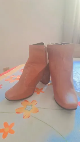 Bota marrom Cano baixo