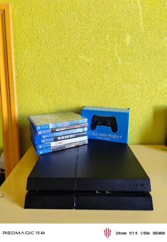 PS4 fat 500 gb acompanha 2 controles e 6 jogos originais