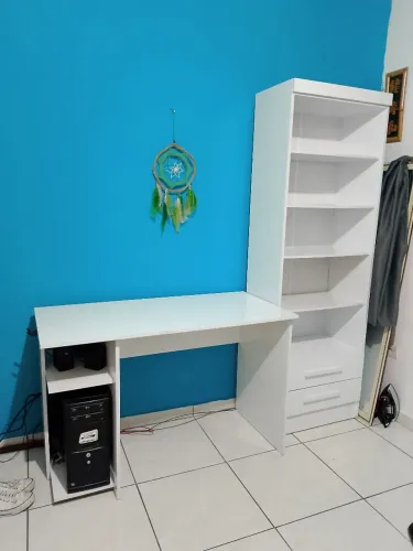 Mesa com armário