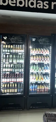 Cervejeira expositora metalfrio preta