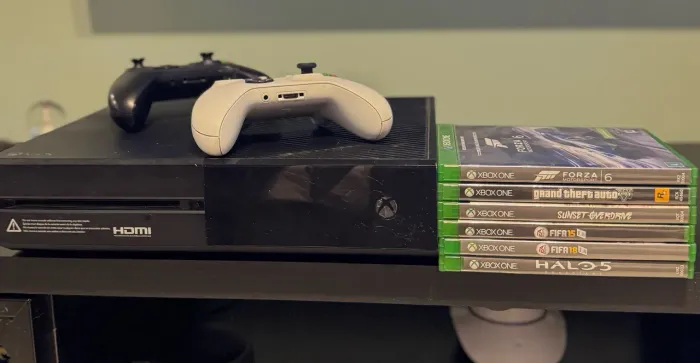 Xbox One + 2 Controles + 6 Jogos | Completo