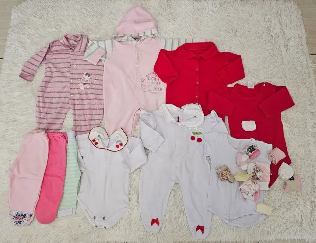 Lote Roupa Bebê Menina RN a 3 Meses (Macacão, Calça, Meias)