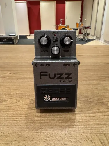 Pedal Boss Fuzz FZ-1w Waza Craft