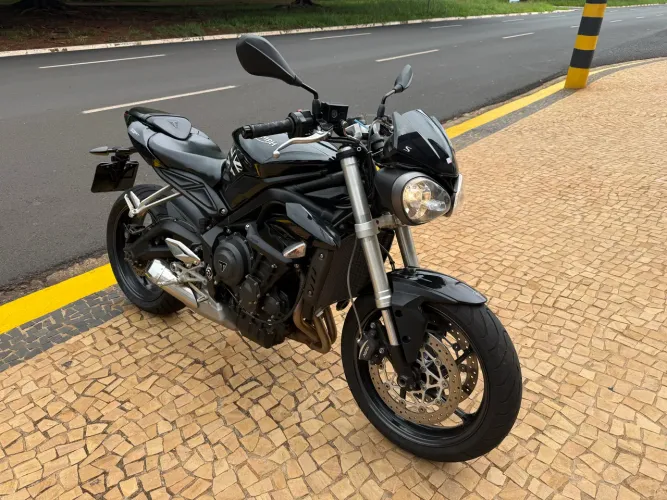 TRIUMPH STREET TRIPLE 765 Ano 2018 42.000 km