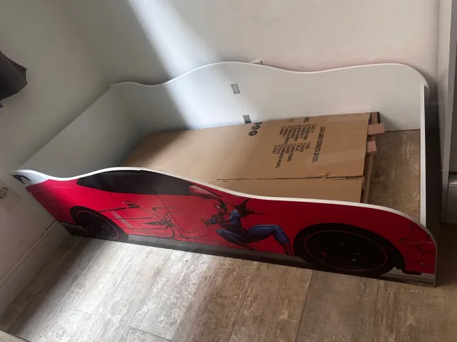 Cama infantil do homem aranha