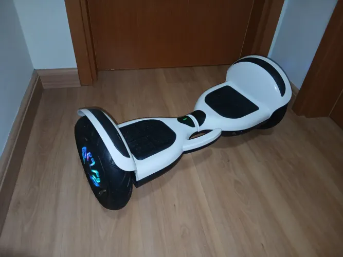Hoverboard 10 polegadas SemiNovo com controle e carregador 