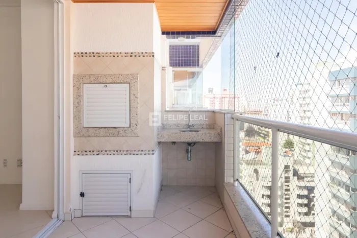 Apartamento em Campinas - São José, SC