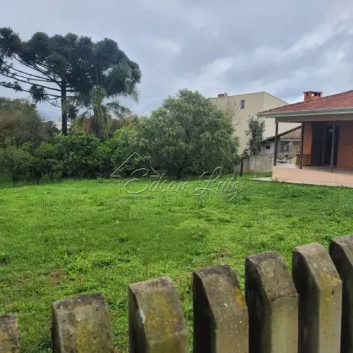 Lote com casa mista em uma localização estratégica próxima ao Superpão