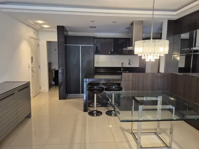 Apartamento para aluguel possui 100 metros quadrados com 3 quartos