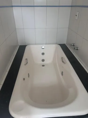 Banheira de hidromassagem embutida