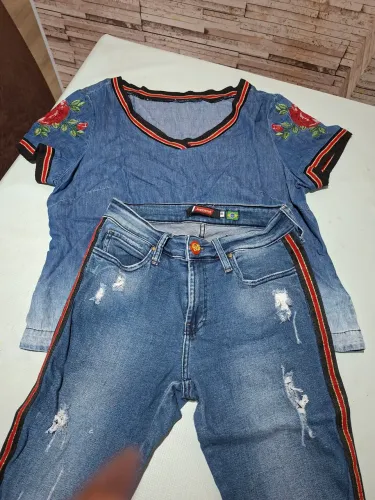 Conjunto jeans FEMININO, BLUSA E CALÇA, JEAN DARROT SEMINOVO Tam 40