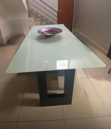 Mesa tampo vidro 8 mm e base madeira 2 m x 1 m