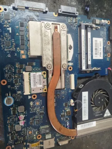 Placa mãe Compal Electronics PBL10 LA-6713P funcionando com processador i3