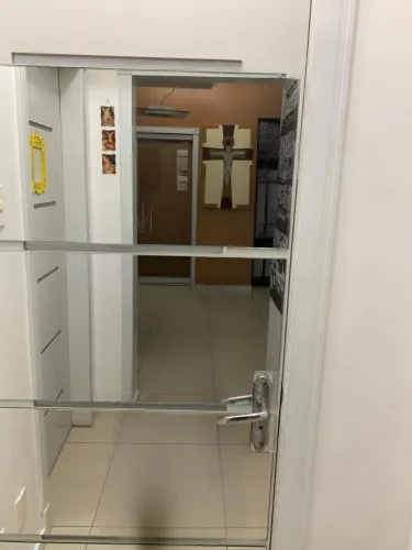 Vendo porta com espelho