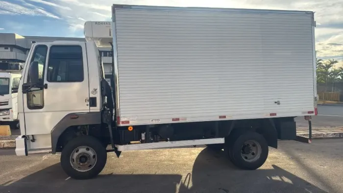 Ford cargo 1119 ano 2015 , baú refrigerado 