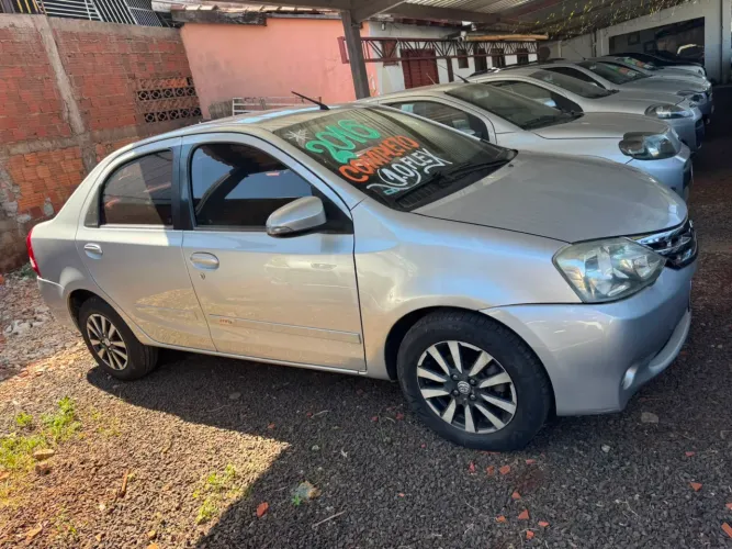 Toyota Etios Platinum 1.5 Flex 16V 5P Mec. 2015