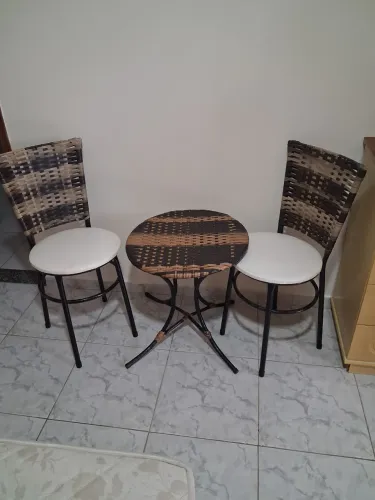 Mesinha com 2 cadeiras de varanda