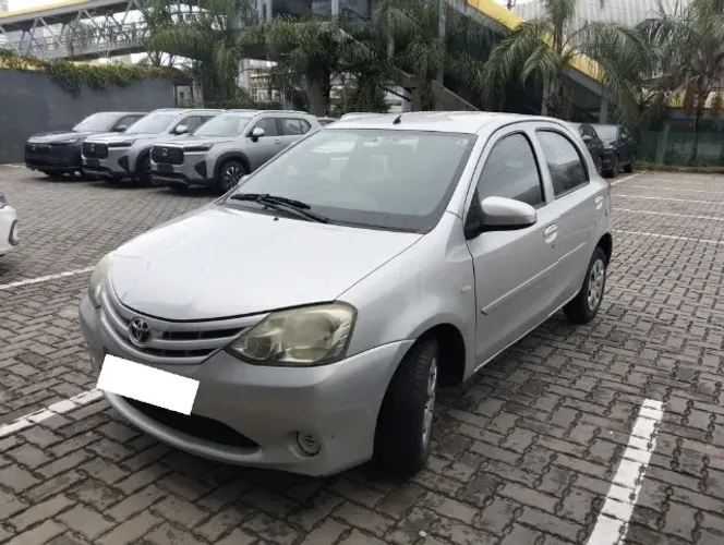 Toyota Etios X 1.3 Flex 16V 5P Mec. 2014