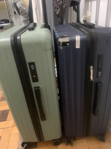 Mala de viagem 23 kilos uma azul e outra verde. Possui cadeado tsa, usada aprnas 1 vez