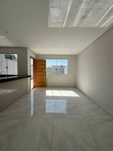 Casa á venda no bairro Vila Verde em Betim, 02 quartos, 01 c/ suíte, Quintal gramado nos f