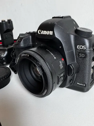 Canon EOS 5D Mark II Full Frame + Lente 50mm f/1.8 + Grip
