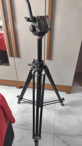 Tripé profissional Manfrotto