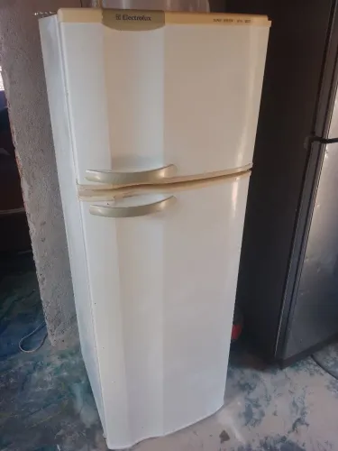 Geladeira funcionando perfeitamente usada
