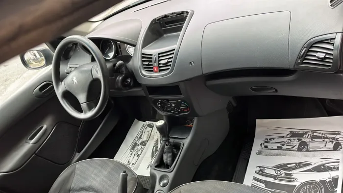 Peugeot 207 X-line 1.4 Flex 8V 5P 2011