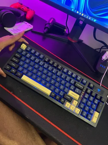 TECLADO MECÂNICO 96 TECLAS TRI-MODE BLUETOOH USB E CABO