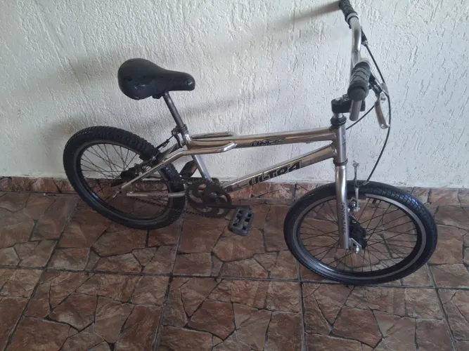 Bicicleta cross aro 20 zerada baixei p vender 98564.9666  