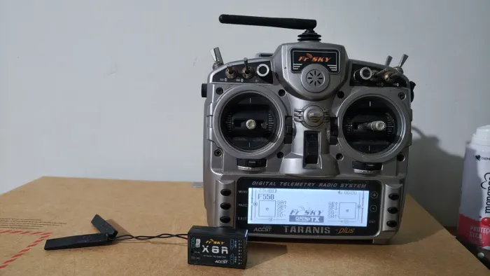 Rádio TARANIS X9D plus + Bateria + Receptor FrSky X8R 
