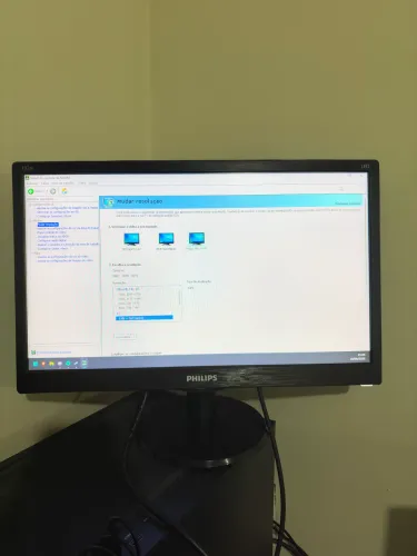 Monitor Philips LED 19" (193V) - Entrada HDMI e VGA - Perfeito Estado