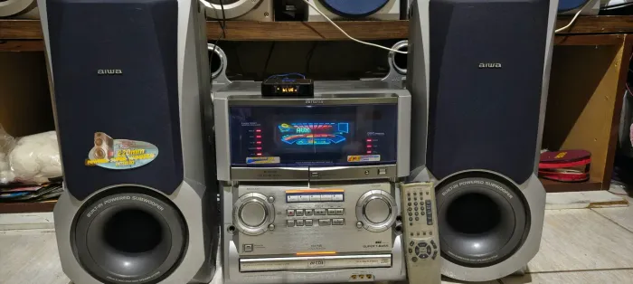 Som Aiwa XHN6 640 RMS.
