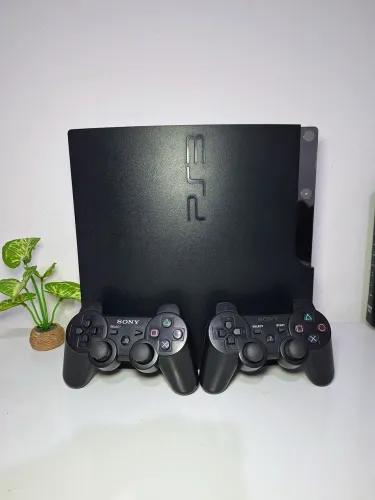 PS3 Slim 500gb Desbloqueado | 2 Controles Cabos e Jogos 