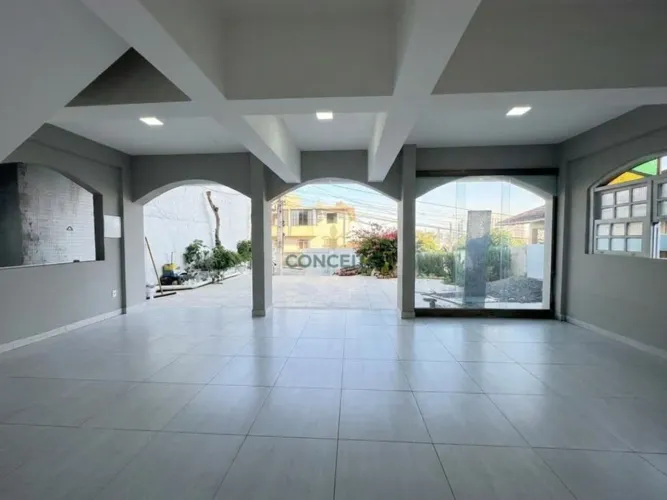 Casa com 4 quartos, com possibilidade de locação integral ou fracionada, adaptando-se às s