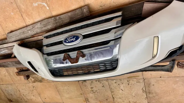 Parachoque Ford edge