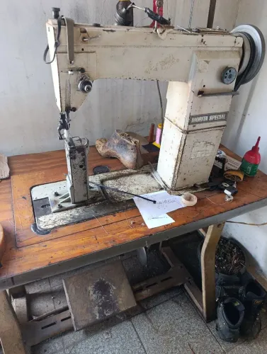 Máquina de coluna de uma agulha 