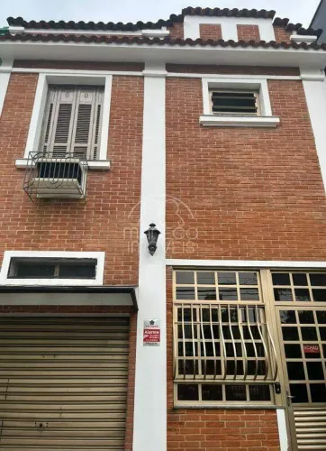 Casa com piscina, 04 dormitórios - Santos