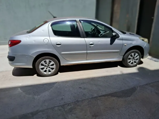Peugeot 207 Sedan Passion XR 1.4 Flex 8V 4P 2011