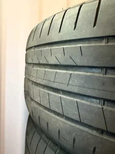 4 Pneus Bridgestone Alenza 255/50 R20