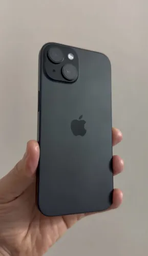 iPhone15 impecável