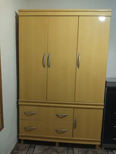 Vendo guarda-roupa usado