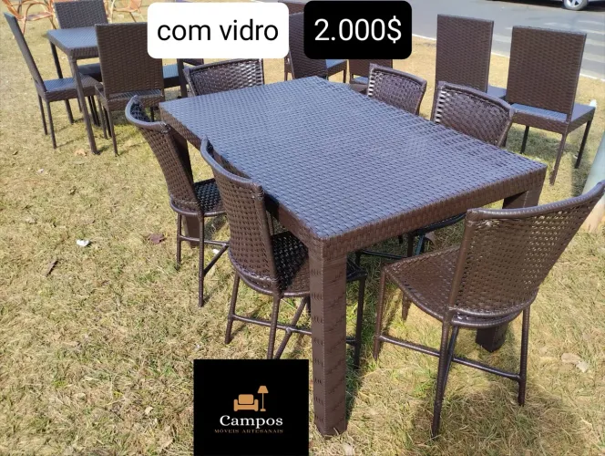 Mesa com 6 cadeiras na fibra sintética