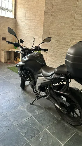 Fz25 preta / TROCO por LANDER